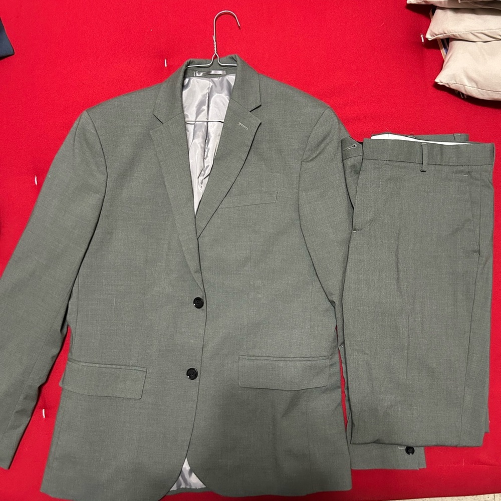 Men’s H&M suit 42r Jacket 33r pants
